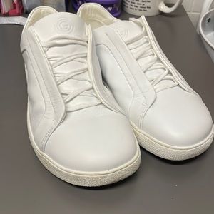 Groundies white barefoot minimalist shoes